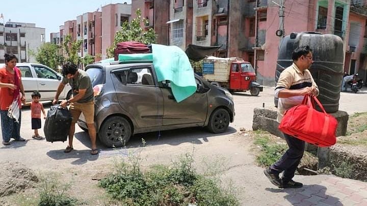 Kashmiri Pandits leaving the Valley