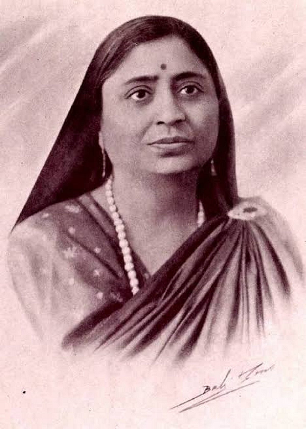 Rameshwari Nehru, who launched Stree Darpan in 1909
