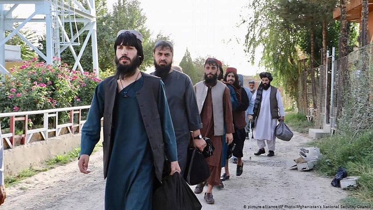 Afghan team sent to Doha as more Taliban freed (DW Photo)