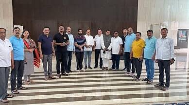 Why are Shiv Sena rebels not returning to Mumbai for a floor test?