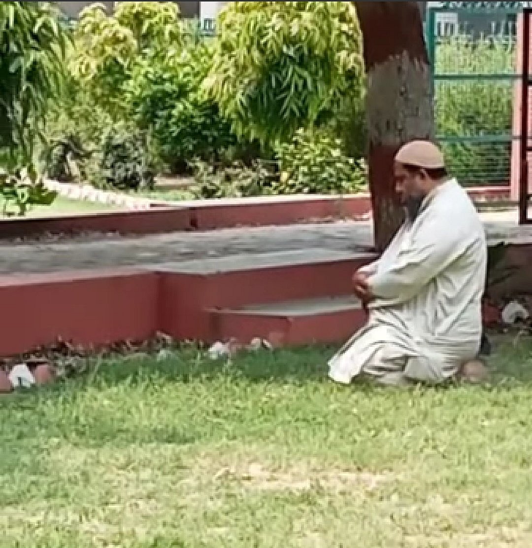 Prof sent on leave after right-wing leaders object to him offering namaz in college lawns