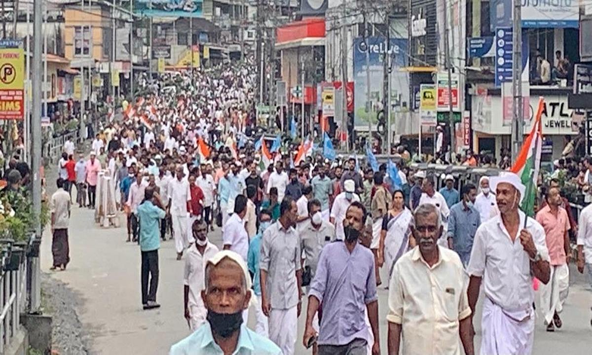 Thousands protest against vandalisation of Rahul Gandhi's Wayanad office