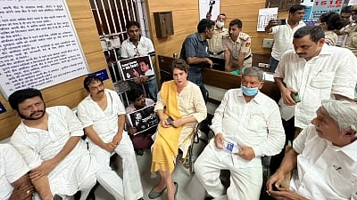 Congress leader Venugopal heckled; Priyanka visits Tughlaq road police station, meets detained party leaders