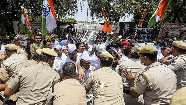 Police manhandles Congress workers during a protest in New Delhi, June 15, 2022
