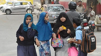 Suspended students shun hijab to attend classes, Karnataka Education Department relieved