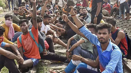 Aspirants protesting against the short-term Army recruitment Agnipath scheme