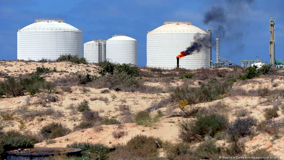 Representational photo of an oil storage and refinery unit (photo: National Herald archives)  