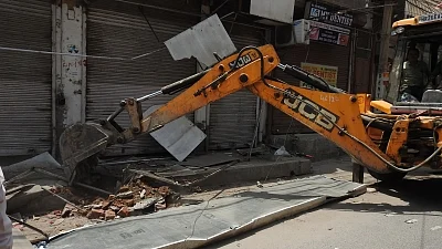 Delhi: Bulldozer rolls in again in Mangolpuri area