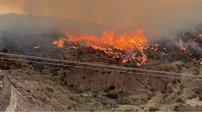Two wildfires in Arizona continue to spread