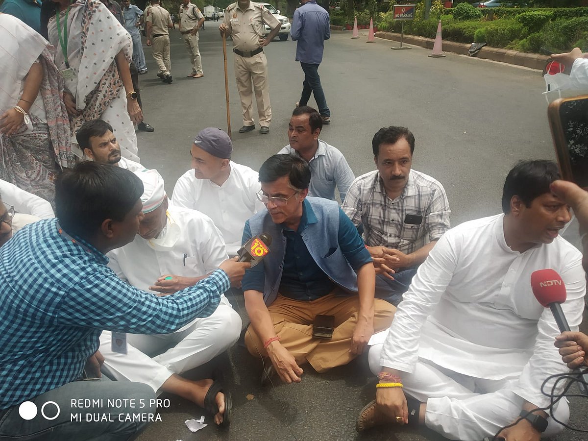 Rahul Gandhi appears before Enforcement Directorate