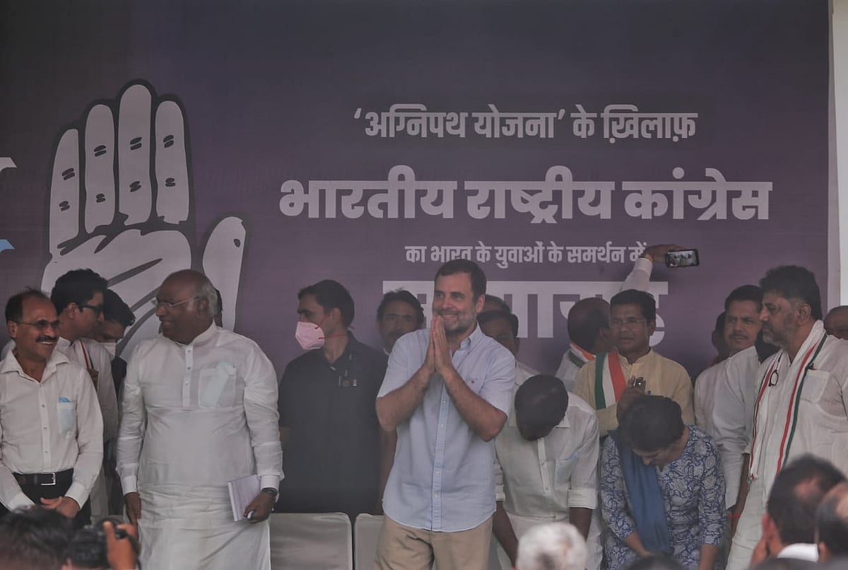 Congress MPs, MLAs from across country gather at party hqs to show support for Rahul Gandhi