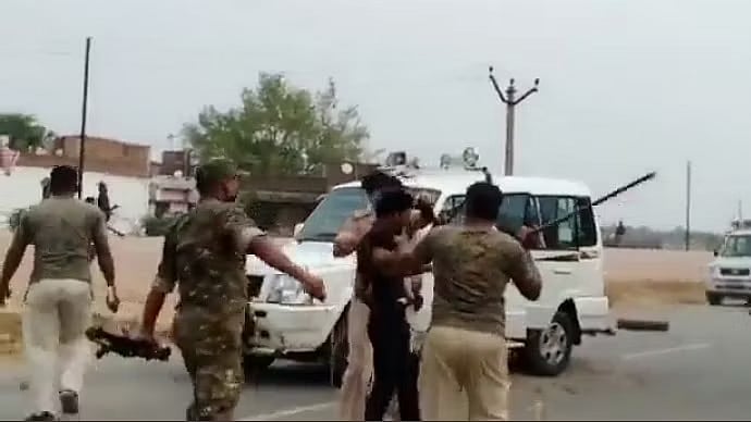 Railway station, police jeep torched, cops injured in anti-Agnipath protests in Bihar