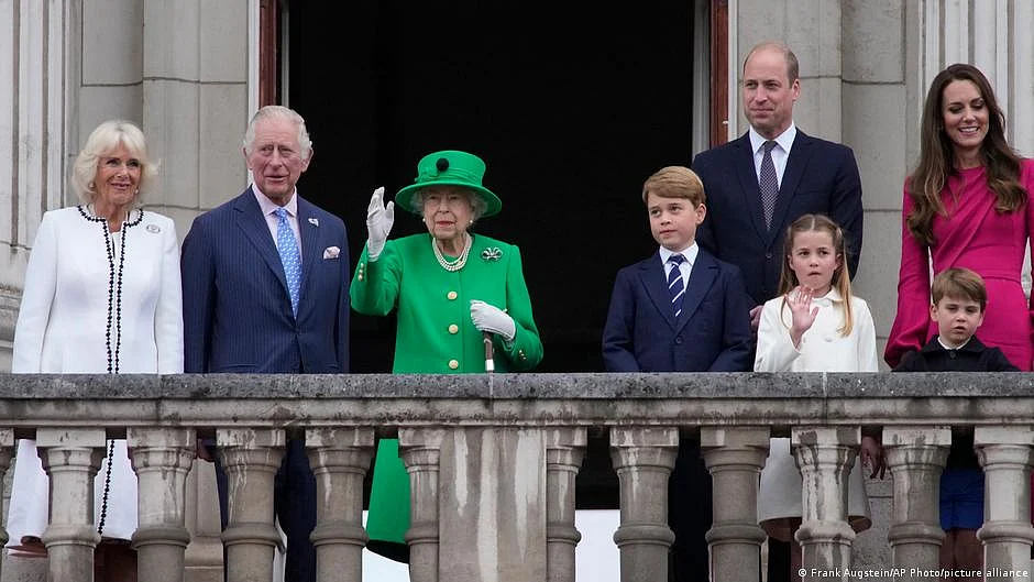 Platinum Jubilee: Queen makes appearance after final pageant (DW Photo)