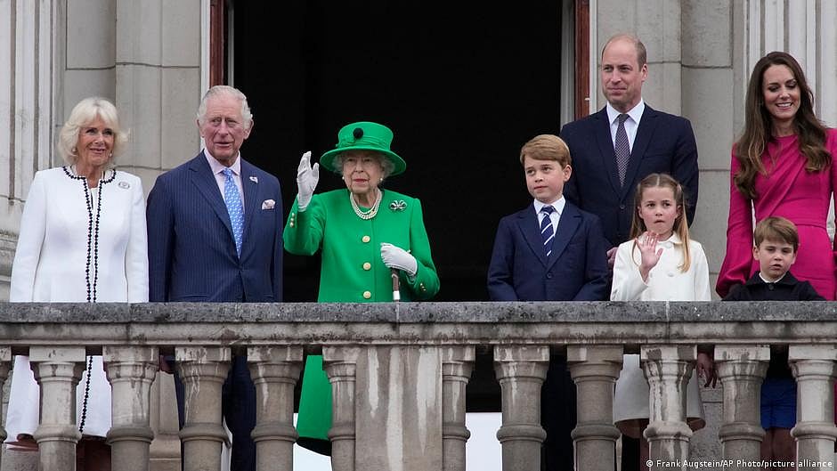 Platinum Jubilee: Queen makes appearance after final pageant (DW Photo)
