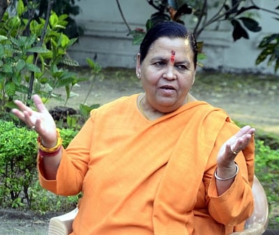 Now, Uma Bharti throws cow dung at liquor shop in MP