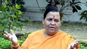 Now, Uma Bharti throws cow dung at liquor shop in MP