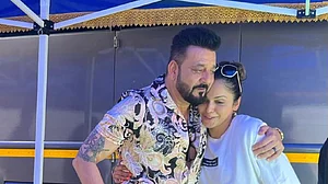 Isha Koppikar spotted shooting with Sanjay Dutt
