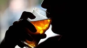 Two dead, one hospitalised after drinking spurious liquor in Patna