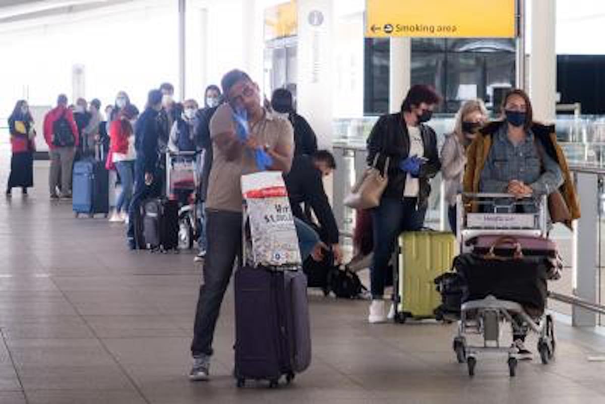 Heathrow orders airlines to stop selling tickets as airports battle recruitment crisis