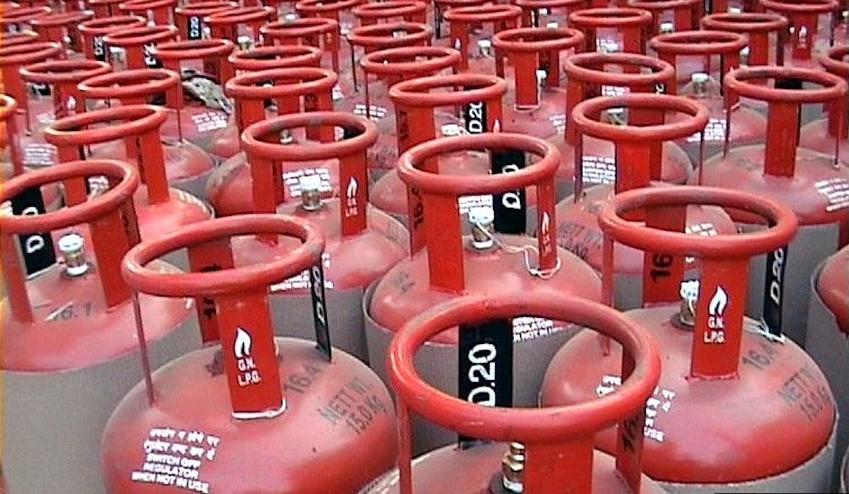 Maharashtra: Opposition slams gas price hike, terms it fallout of new 'ED govt'