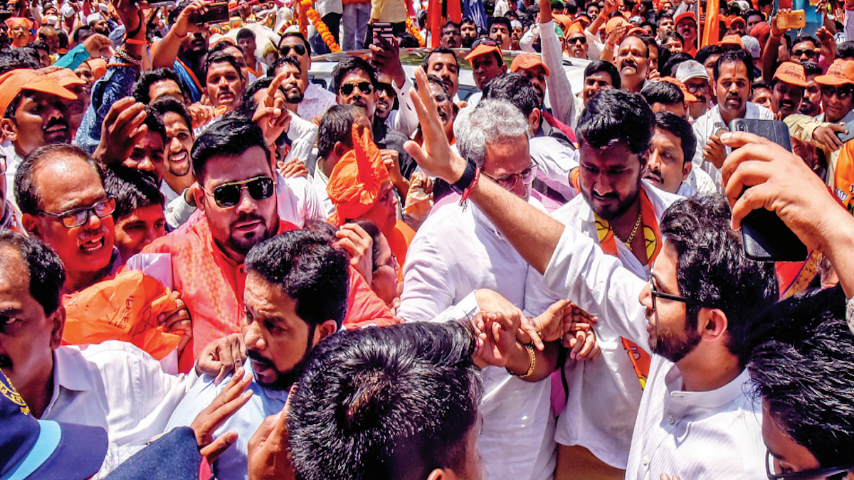 Amidst dense political turmoil, Uddhav Thackeray prepares to woo Marathi Manoos