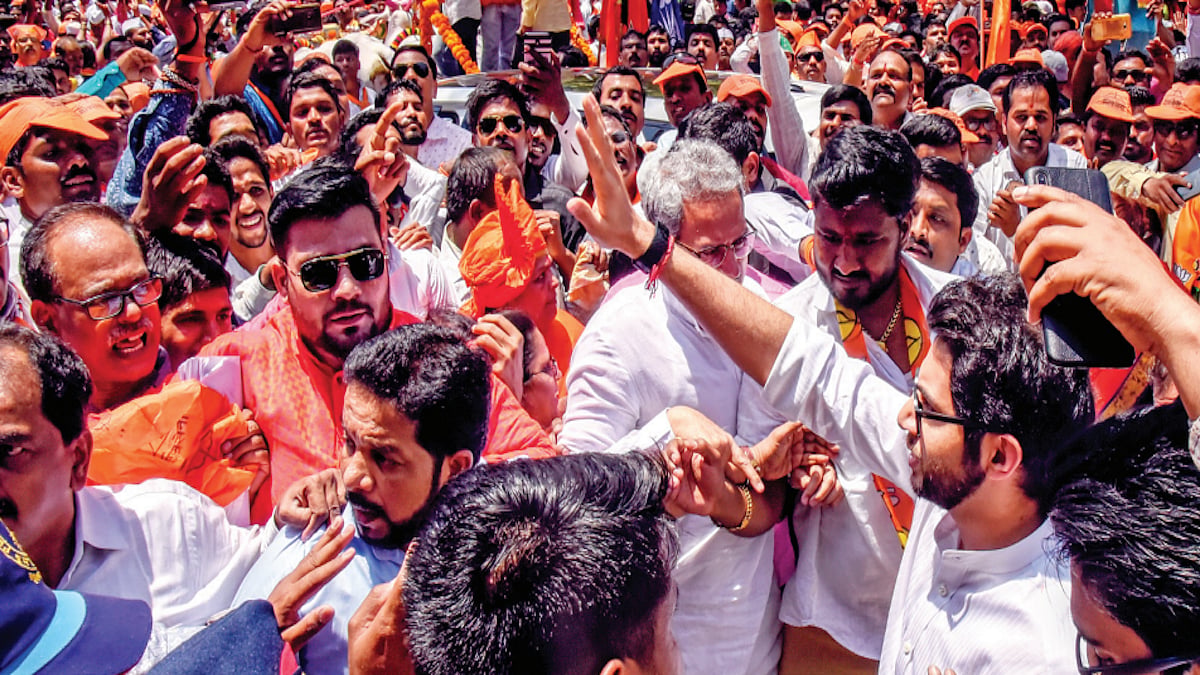 Amidst dense political turmoil, Uddhav Thackeray prepares to woo Marathi Manoos