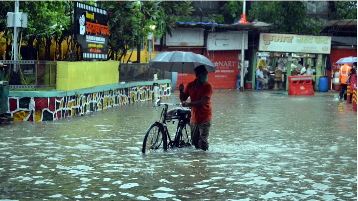 Rains continue to lash Mumbai; citizens complain of flooded roads