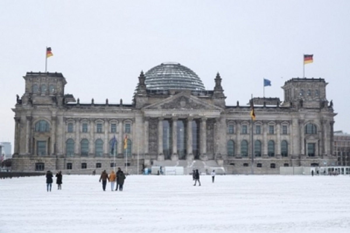 German cities impose cold showers, turn off lights amid Russian gas crisis