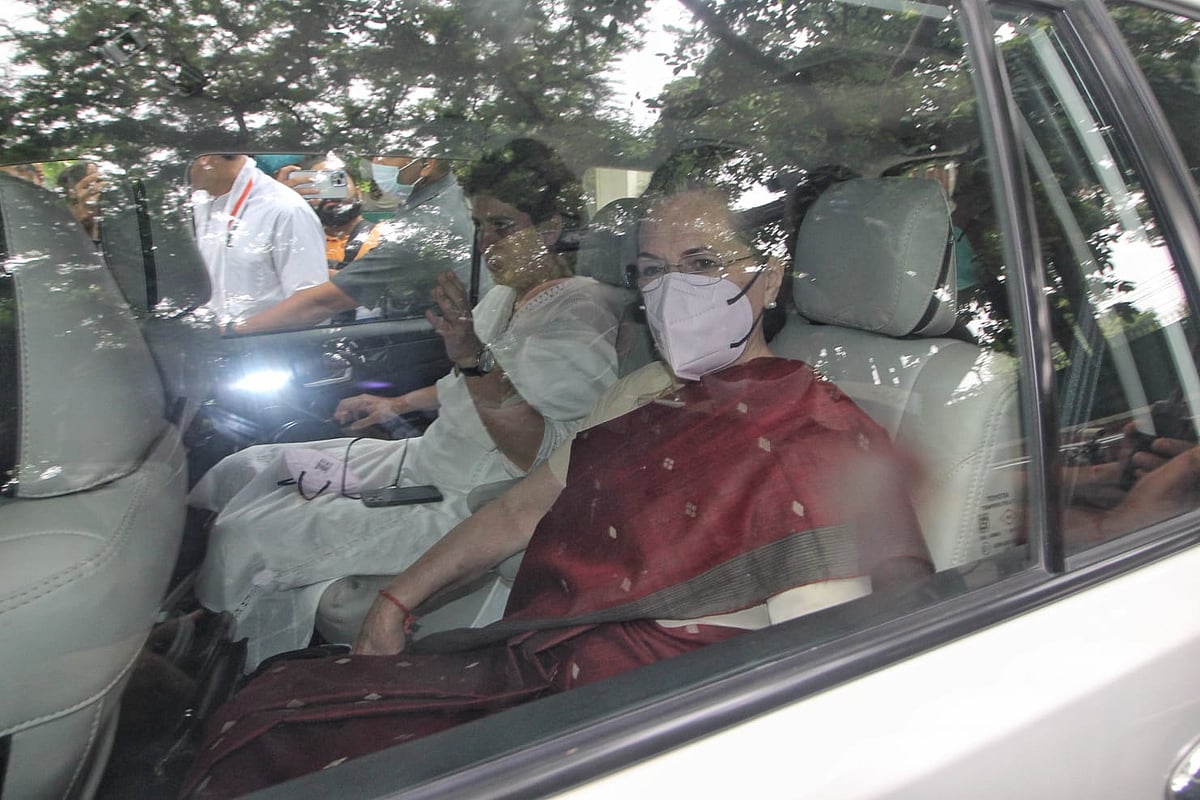 Sonia Gandhi arrives at ED office for questioning in National Herald case