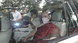 Sonia Gandhi arrives at ED office for questioning in National Herald case