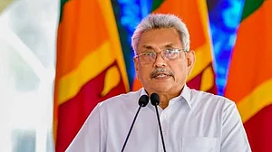 Sri Lanka lifts curfew, no signs of Rajapaksa's resignation
