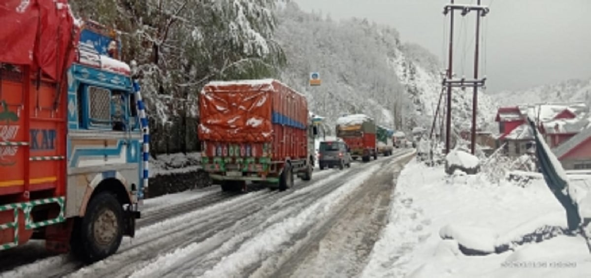 Jammu-Srinagar highway blocked for 2nd consecutive day