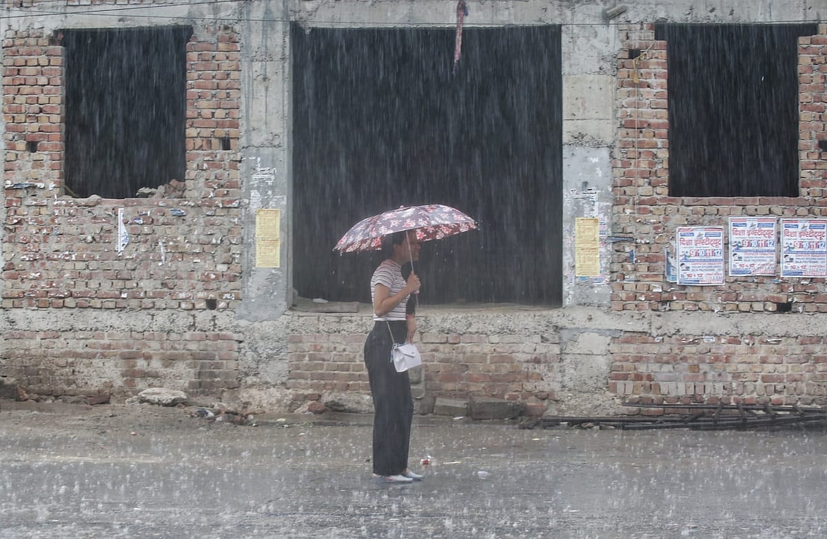 MeT forecasts cloudy sky, moderate rain in Delhi