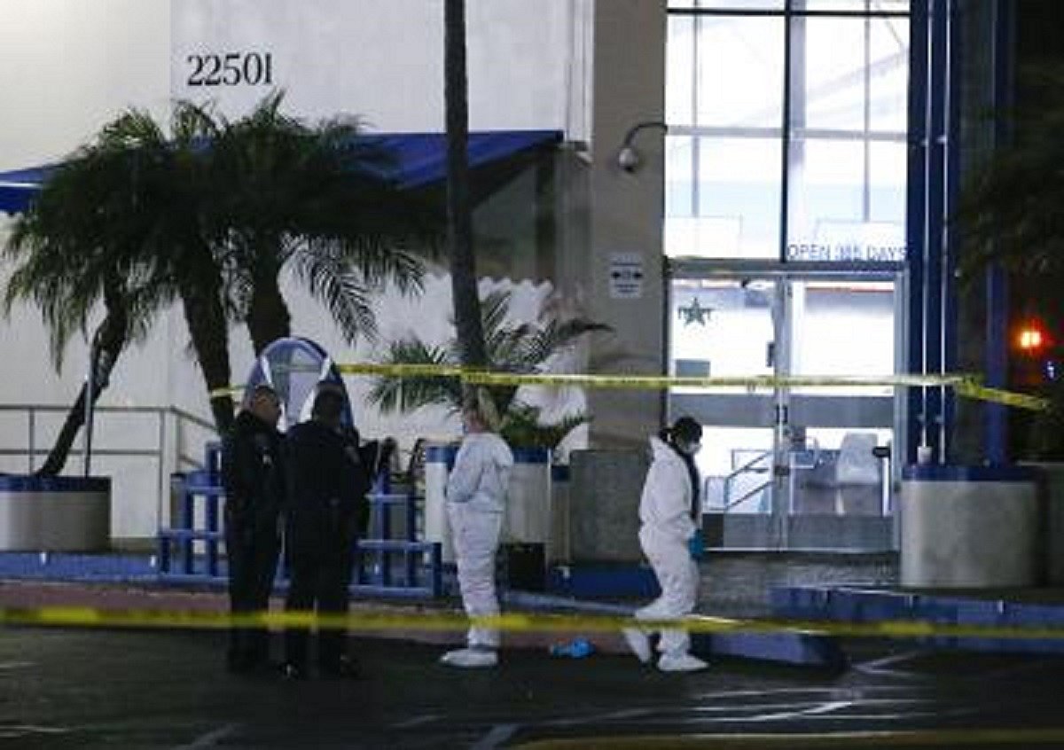 2 dead, 5 injured in Los Angeles park shooting
