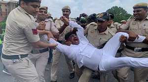 Congress MPs detained near Vijay Chowk
