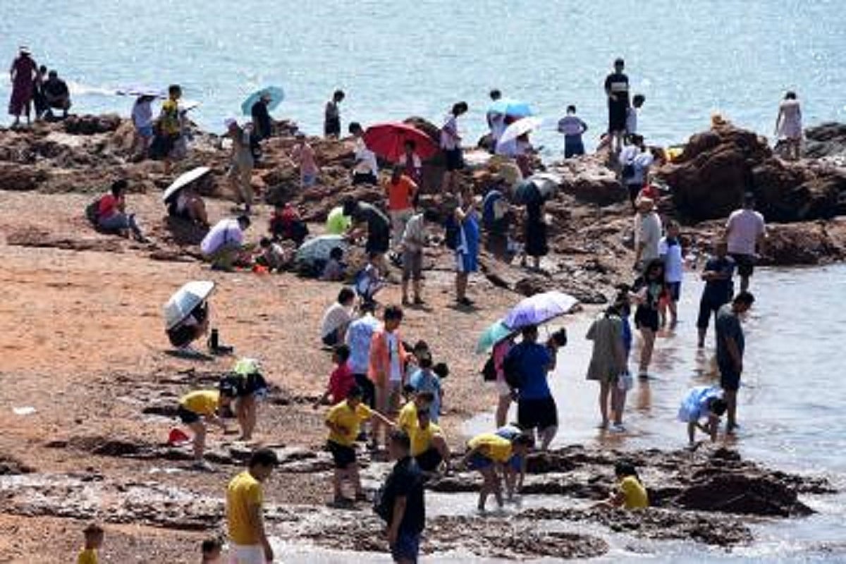 China renews alert for high temperatures