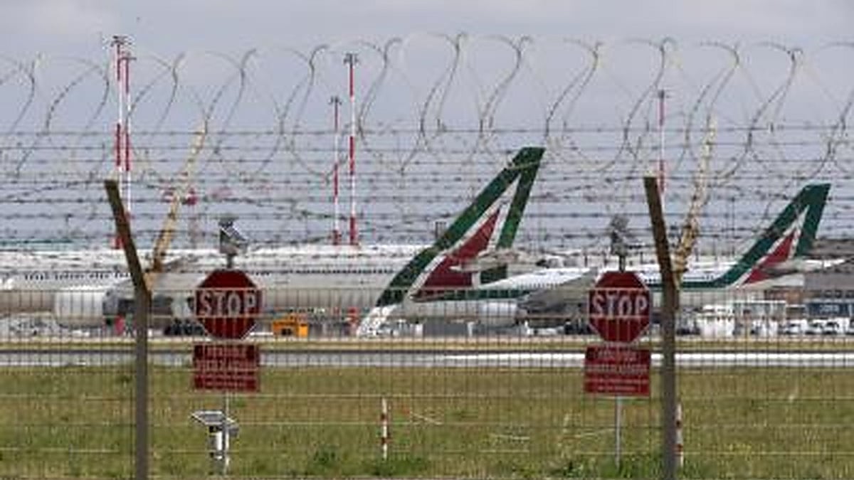 Italy facing decision on sale of state-owned airline