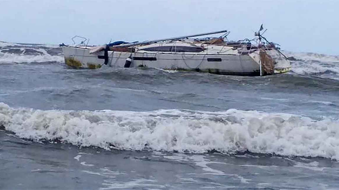 The boat that came ashore in Raigad district