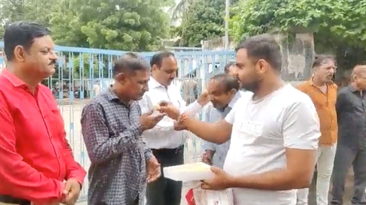 The convicts in Bilkis Bano case being offered sweets after their release