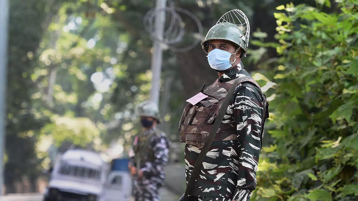 Army cautions against unauthorised sale of outfits resembling combat uniforms to public in J-K