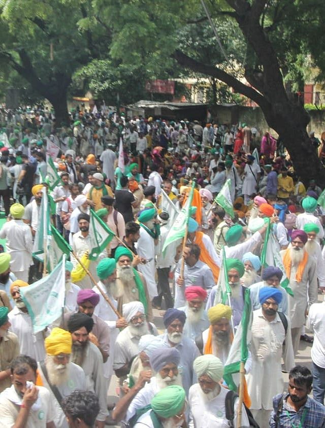 Thousands of farmers attend 'Mahapanchayat' at Jantar Mantar, Delhi