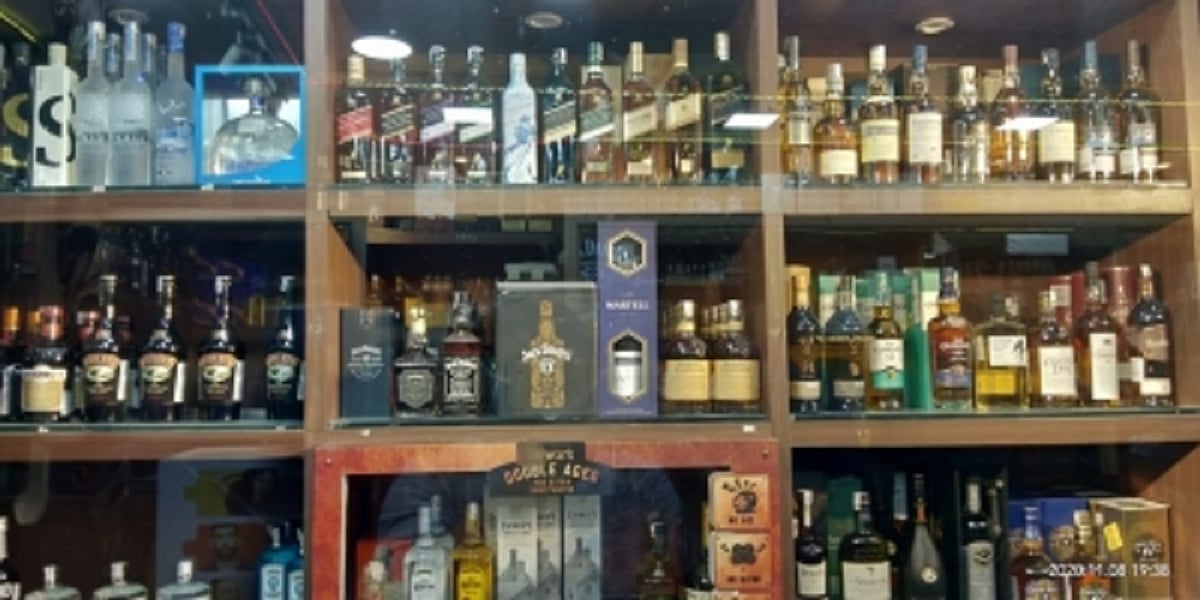 Delhi extends operation of liquor shops with L-3/33 license for 2 months