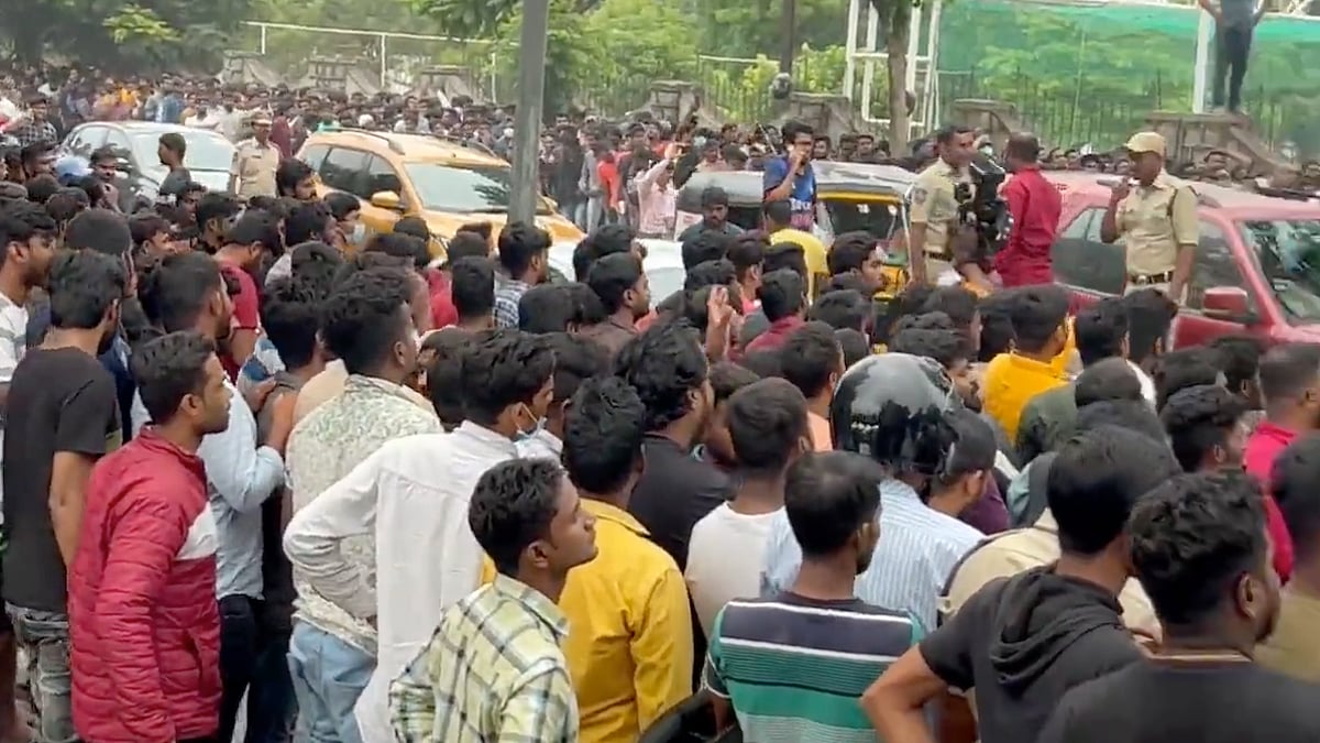 Several injured, unconscious as thousands rush for India-Aus match tickets in Hyderabad