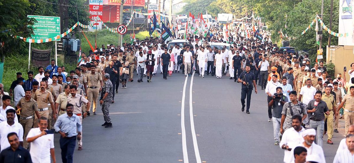 Day 18 of Bharat Jodo Yatra started at 6:40am from Thiroor in Thrissur district. The highlight was ASHA workers walking with
Rahul Gandhi