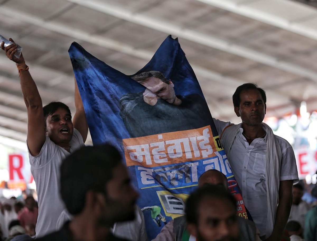 Thousands of Congress workers gather at Ramlila Maidan for 'Mehangai Par Halla Bol' rally