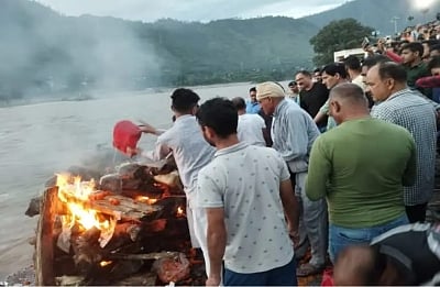 Ankita Bhandari's body is cremated at NIT Ghat in Srinagar, Uttarakhand, on Sunday. Photo: IANS