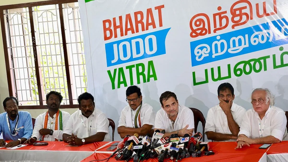 Rahul Gandhi addressing a press conference at Puliyoorkuruchi in Kanyakumari district