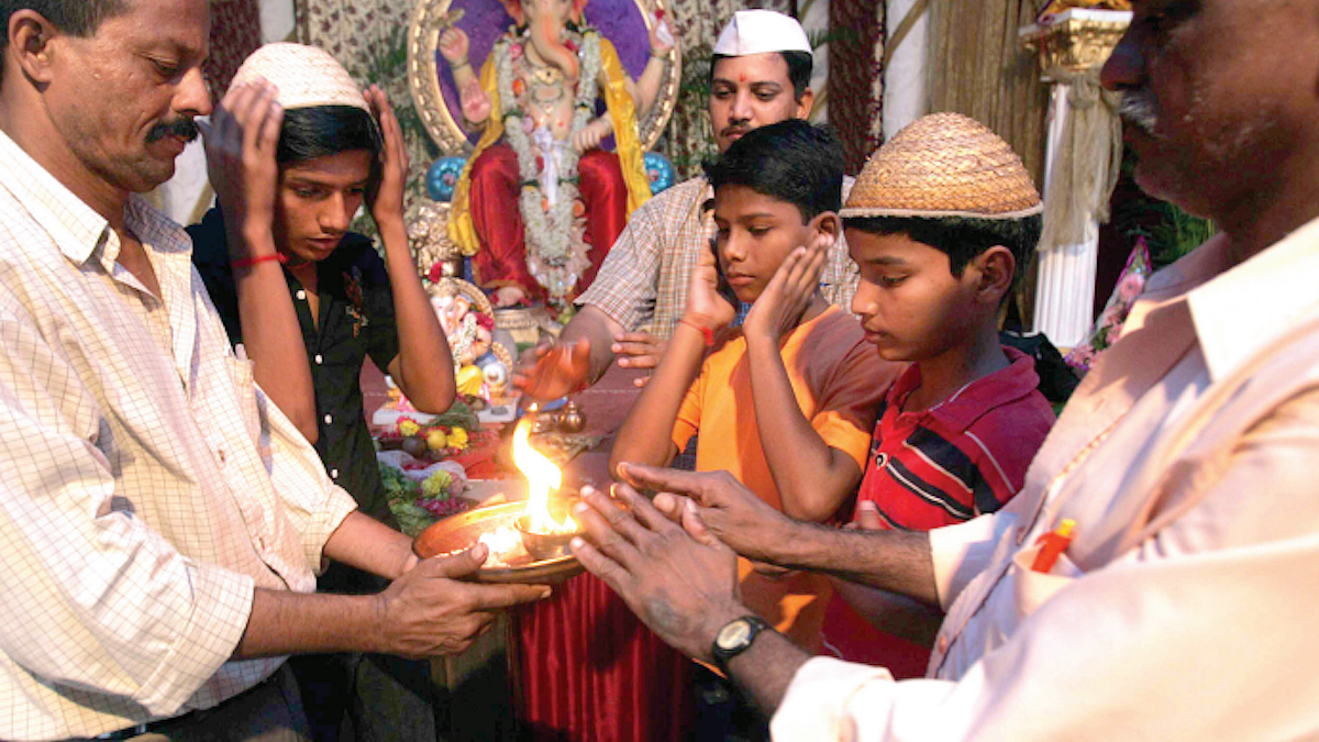 Muslims take part in Ganesha aarti at Tarun Mitra Mandal, Dongri (Photo: Getty Images)