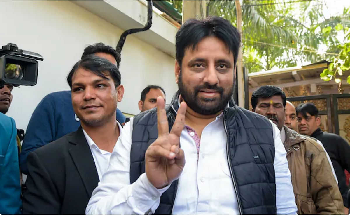 BJP continuing with 'Operation Lotus' to break AAP: Sisodia on Amanatullah Khan's arrest