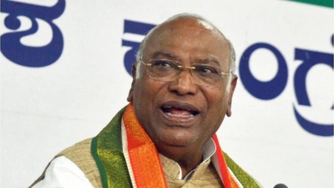 Govt should solve hunger problem than discrediting bodies: Kharge